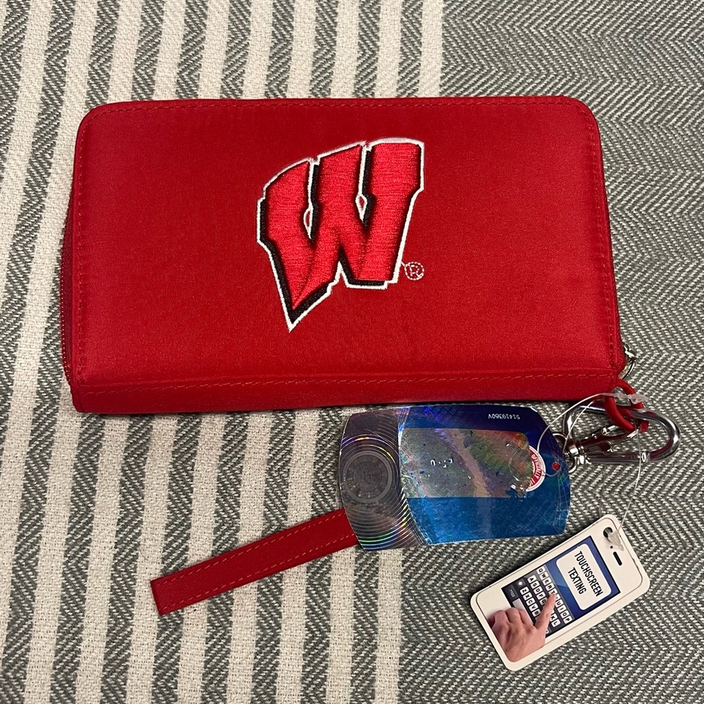 Wisconsin Red Zip Wallet with W Logo‎ NEW
